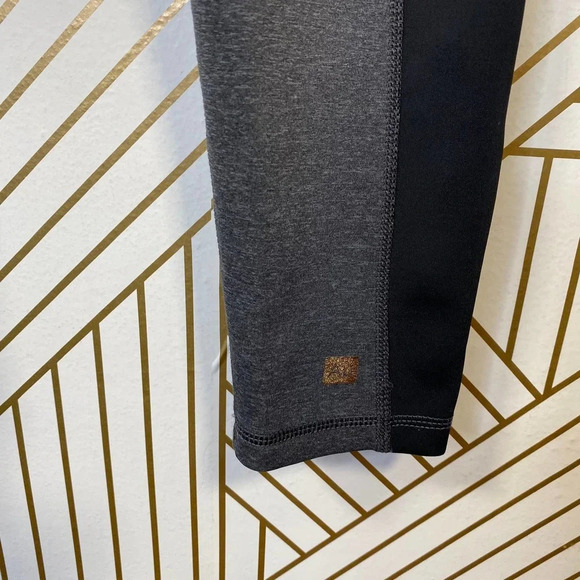 AuRum Mindfulness Mid-Rise Leggings in‎ Gray - Picture 4 of 10